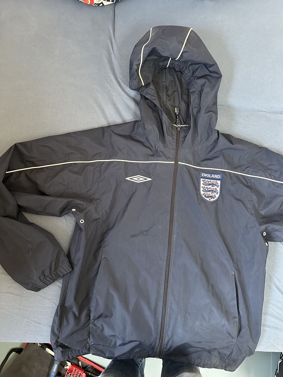 Umbro Giacche: ENGLAND REGENJACKE – Usato da Ennetbaden venduto da kloter6