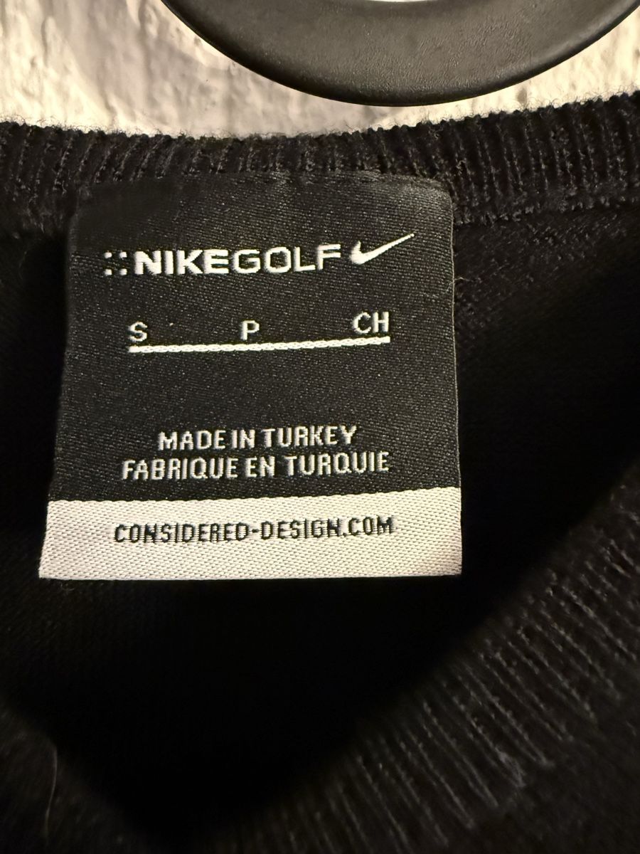 Nike Pulls & Sweat-shirts: Nike Golf Pullunder schwarz Grösse L – D'occasion à Zürich par OLDandNEW. 2