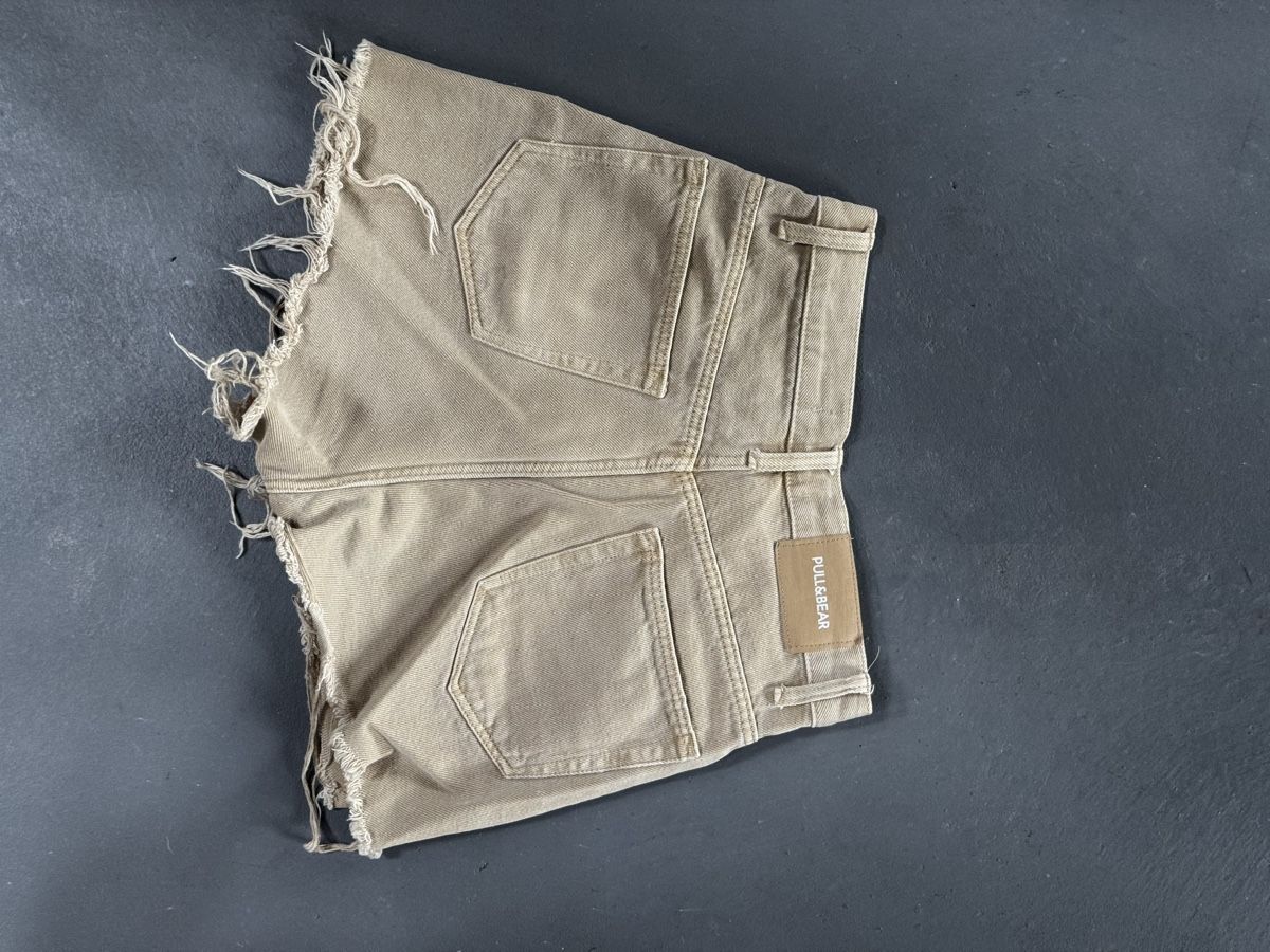 Pull&Bear Jeans: Pull&Bear Beige Denim Shorts Size 34 – Usato da Hagendorn venduto da cel_qg9h 1