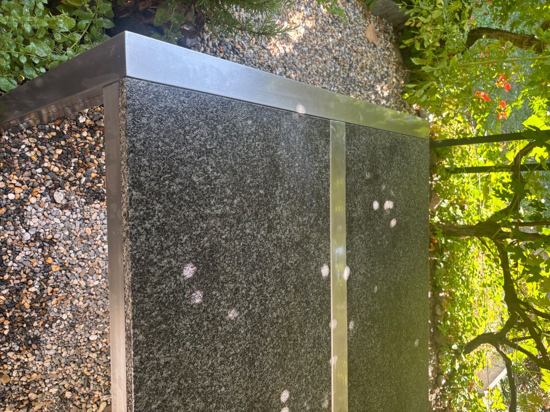 Tables: Grande table de granit pour jardin-terrasse – D'occasion à Chexbres par pbm16 1
