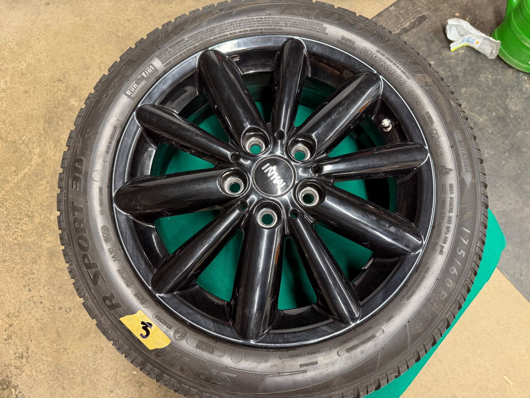 Cooper Cerchioni: Mini Cooper S 3 door Komplett Räder – Usato da Langenbruck venduto da Baerenwiler 4