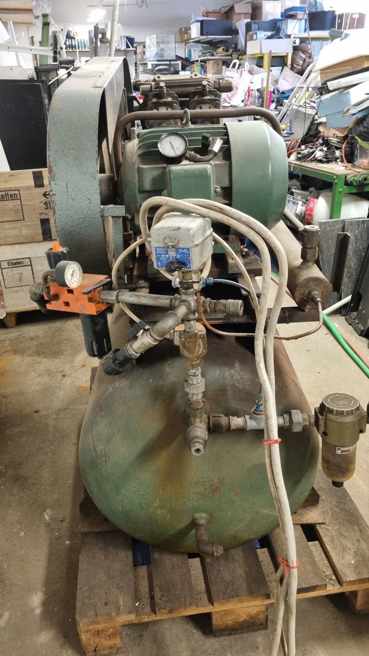 Compressori: Industrie-Kompressor - 10 PS -  750 l/min. – Usato da Oberentfelden venduto da Myri13 6