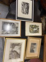 Gravure originale signée, cadre en bois clair. 45 cm.