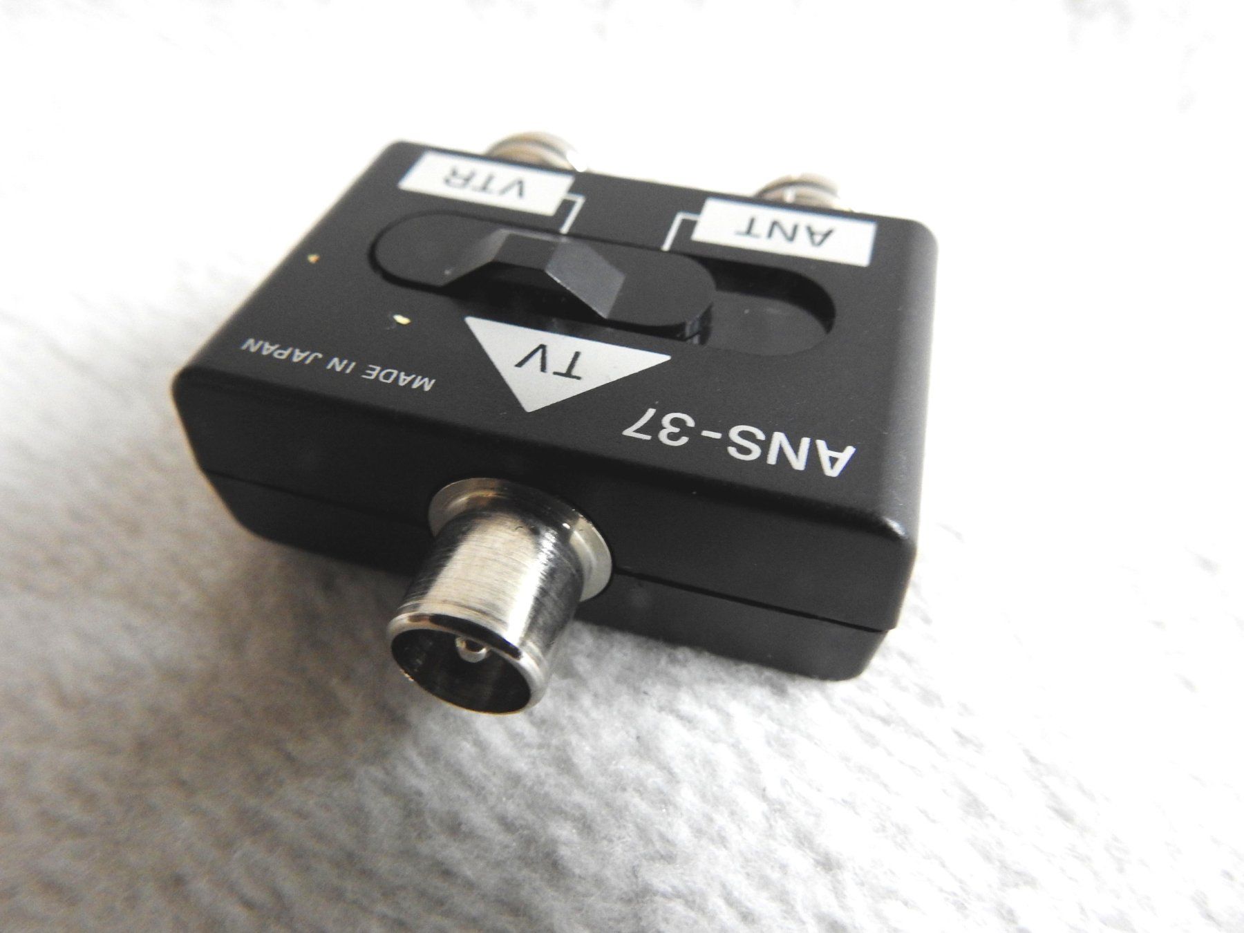 Unità & Adattatore: Sony ANS-37 Switch TV-ANT/VTR splitter – Usato da Zürich venduto da Malco0 1