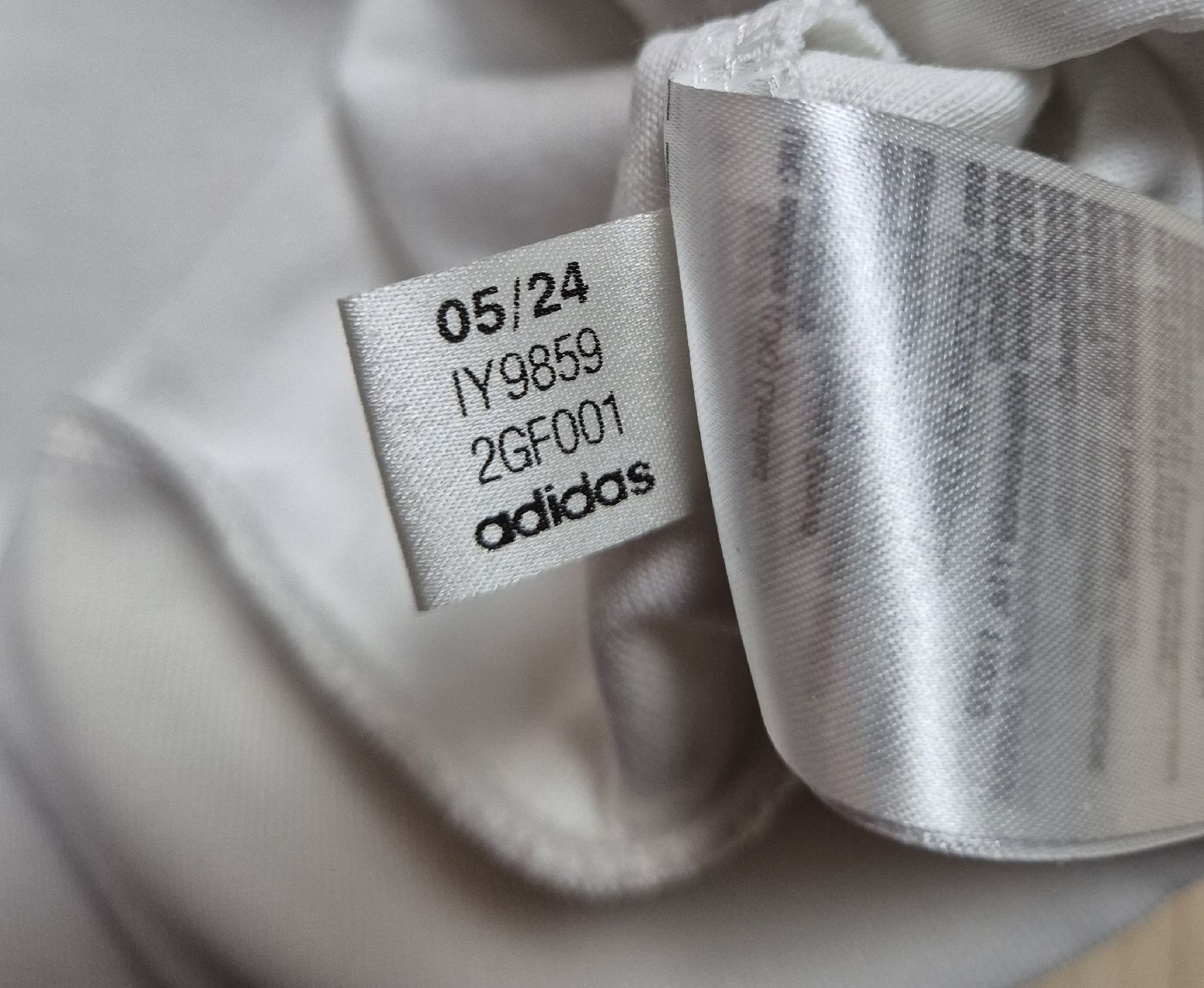 Adidas Giacche: Adidas Bomberjacke Jacke Grösse L NEU – Nuovo (secondo la descrizione) da St. Gallen venduto da CaliSunshine 4