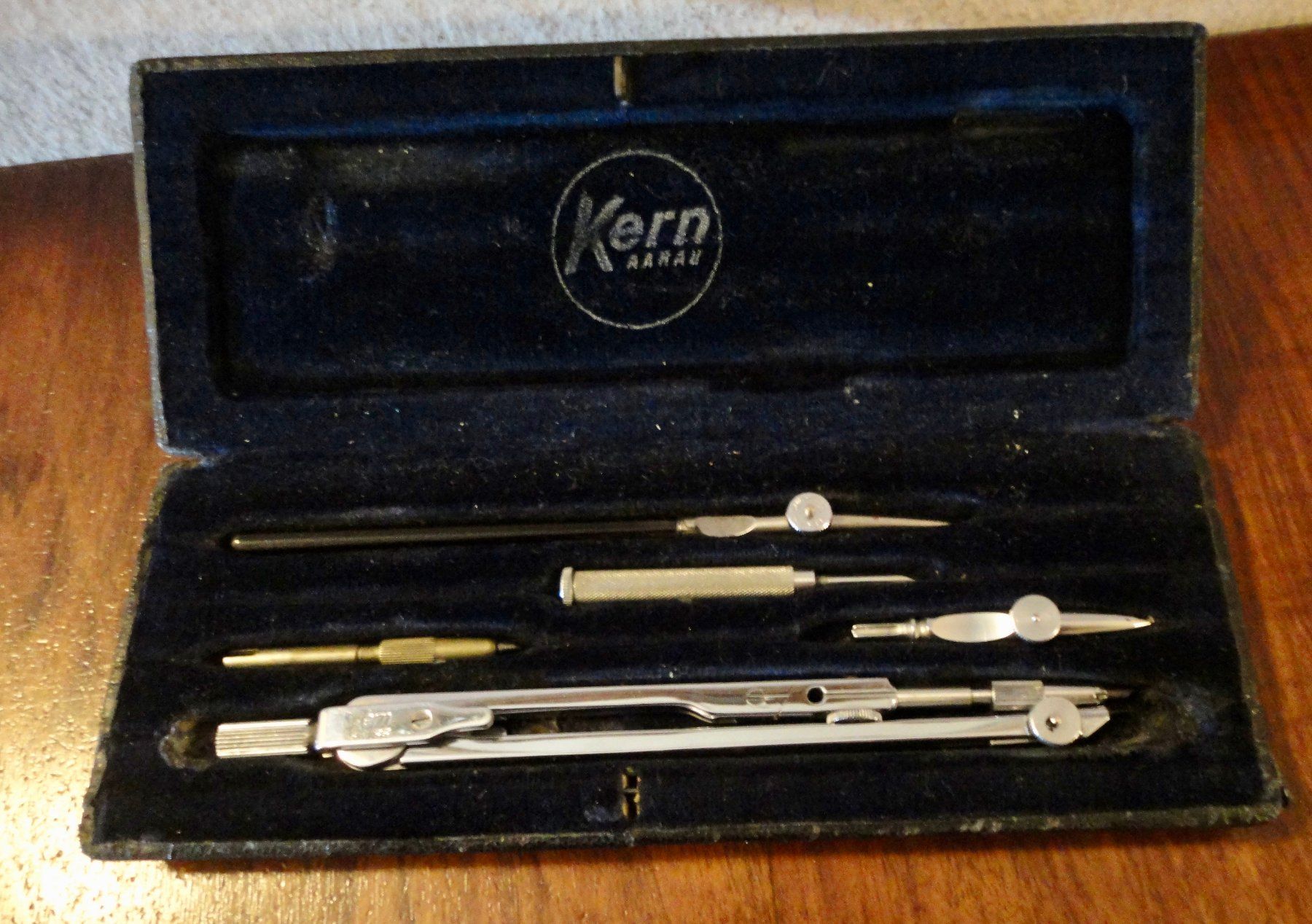 Compassi: Kern Aarau Zirkel Set im Etui – Usato da WÄDENSWIL venduto da katti01