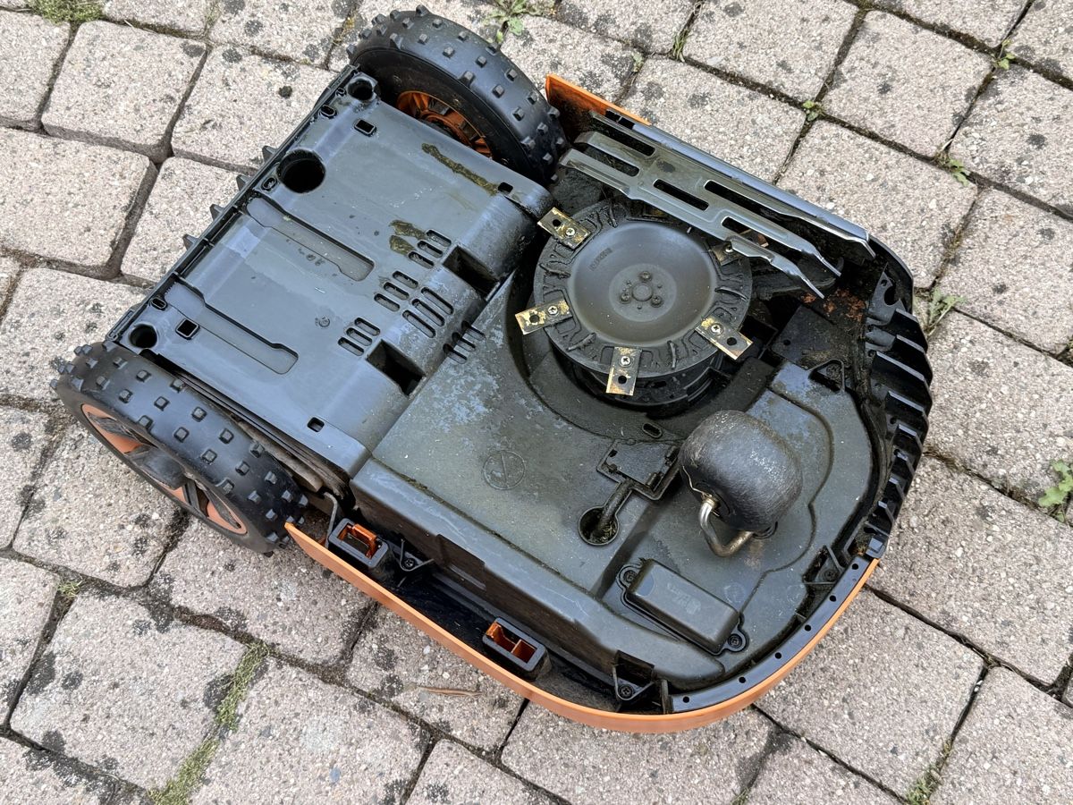 Worx Tagliaerba: Robot WORX Landroid WR141E 500m2 – Usato da Blonay venduto da Aviator7 1