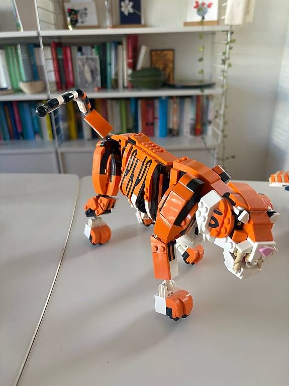 Kit di costruzioni: LEGO Creator Set: Tiger, Roter Panda, Hai & Eule – Usato da Zürich venduto da blabladiggi 1