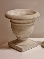Vintage Pflanzkübel auf Fuß im Antik-Stil