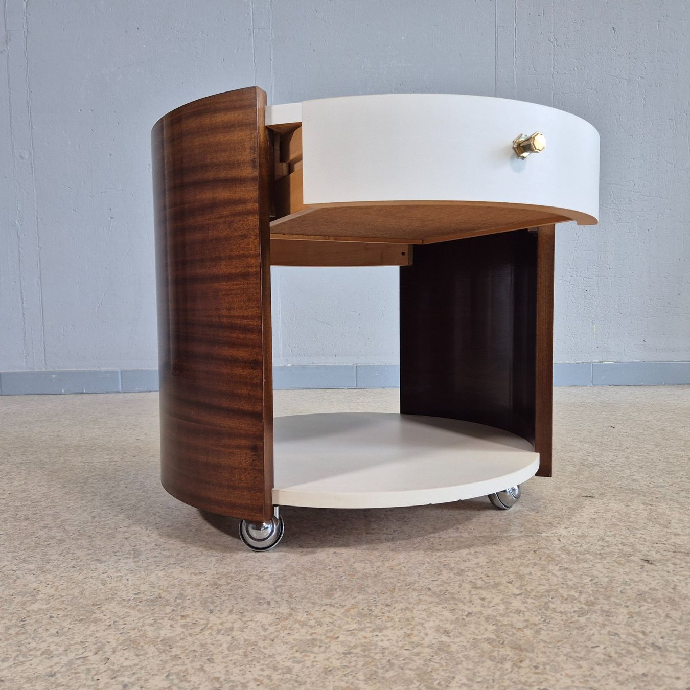 Tavoli: Rundmöbel Trolley Couchtisch Korpus Holz Rollmöbel – Usato da Nottwil venduto da Wondewa-Shop