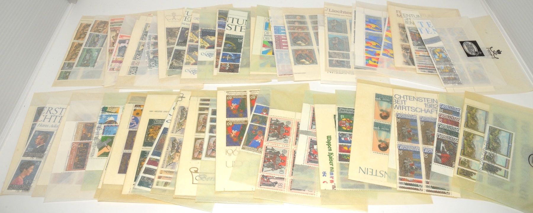 Tutti i francobolli: Grosse Briefmarkensammlung "Fürstentum Lichtenstein" – Usato da Bern venduto da Olynon 3