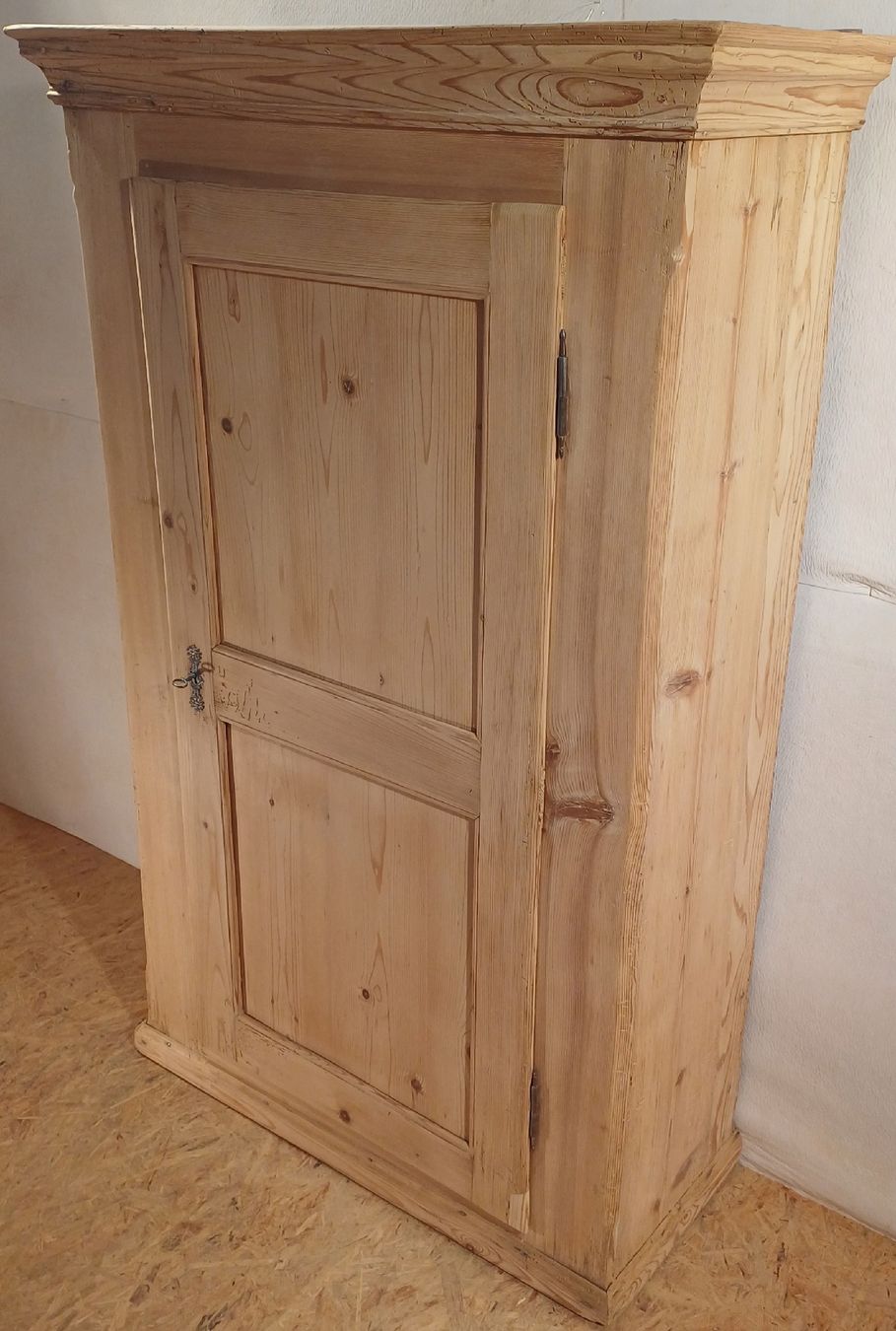 Armadi: Antiker Tannenholz Schrank – Usato da Stettfurt venduto da noaron 7