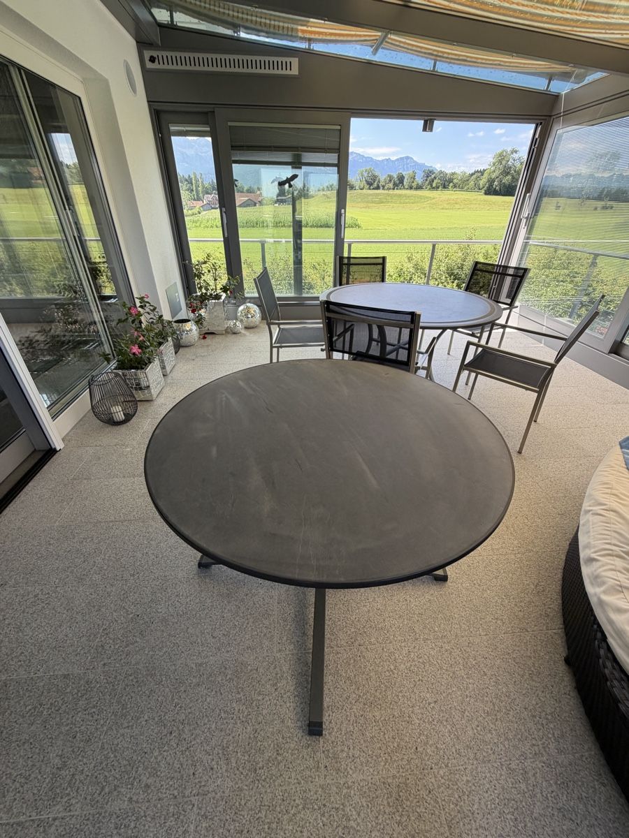 Tables: Runder Gartentisch Metall dunkelgrau Klappbar – D'occasion à Beckenried par chef3945
