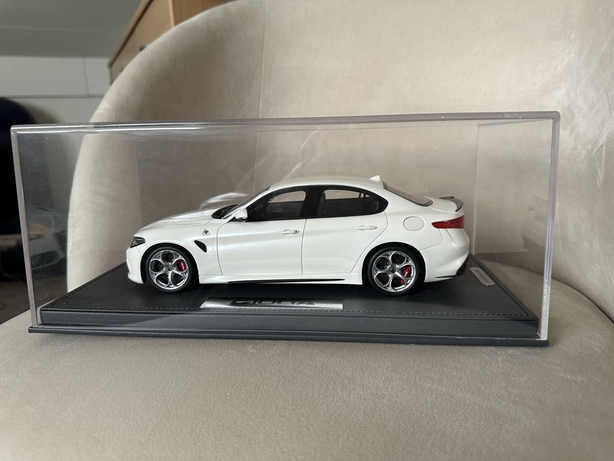 BBR Models Modellini d'auto: RBR Models Alfa Romeo – Nuovo e nell'imballaggio originale da Oberwil BL venduto da AuM03