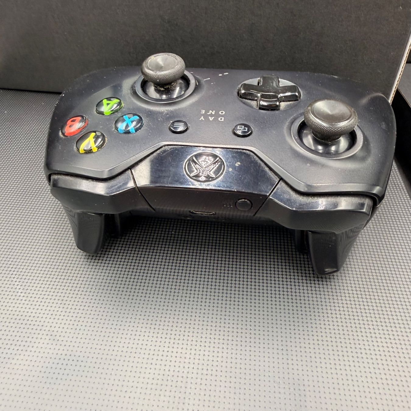 Microsoft Konsolen: Microsoft Xbox One X Project Scorpio 1TB OVP – Gebraucht aus Düdingen von Nerdworld 3