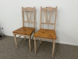 Stühle aus Holz
