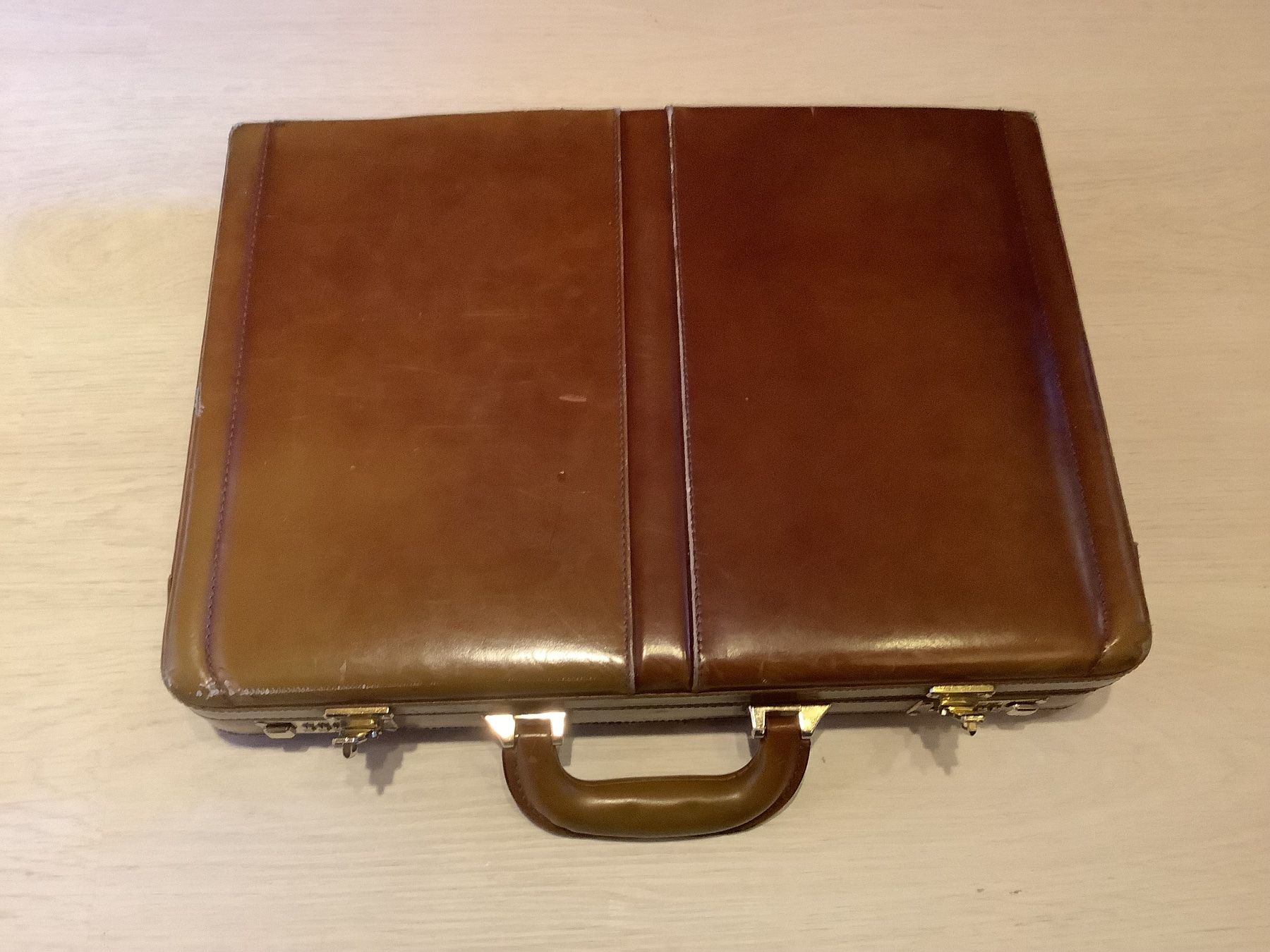 Koffer & Taschen: Mallette en cuir vintage – Gebraucht aus Epalinges von janvs