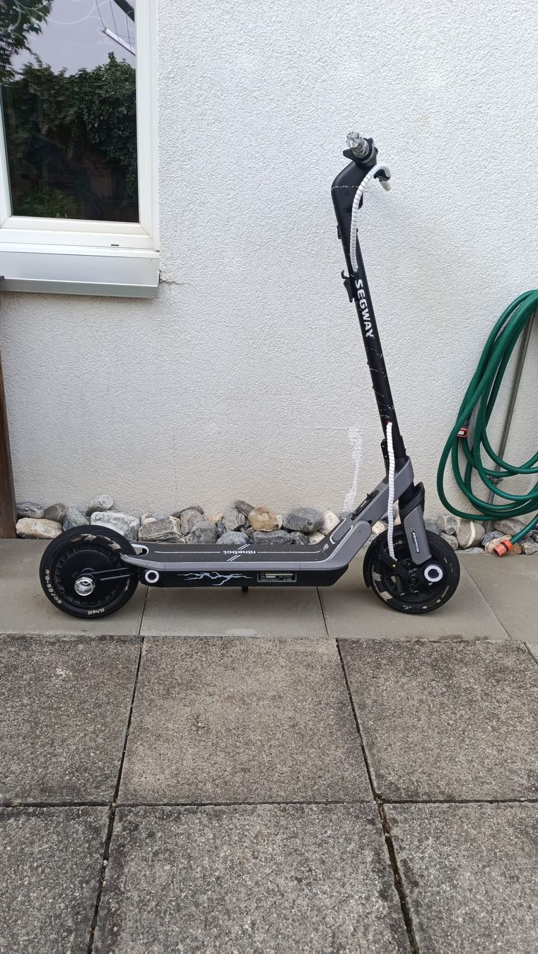 Veicoli elettrici: Segwey Ninebot E3 pro – Usato da Oberriet SG venduto da Allanhurst 4