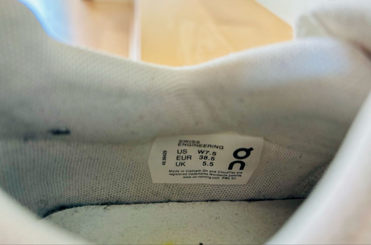 On Scarpe da donna: On Sneaker The Roger weiss Gr. 38.5 – Usato da Ennetbürgen venduto da Evelyne_G 3