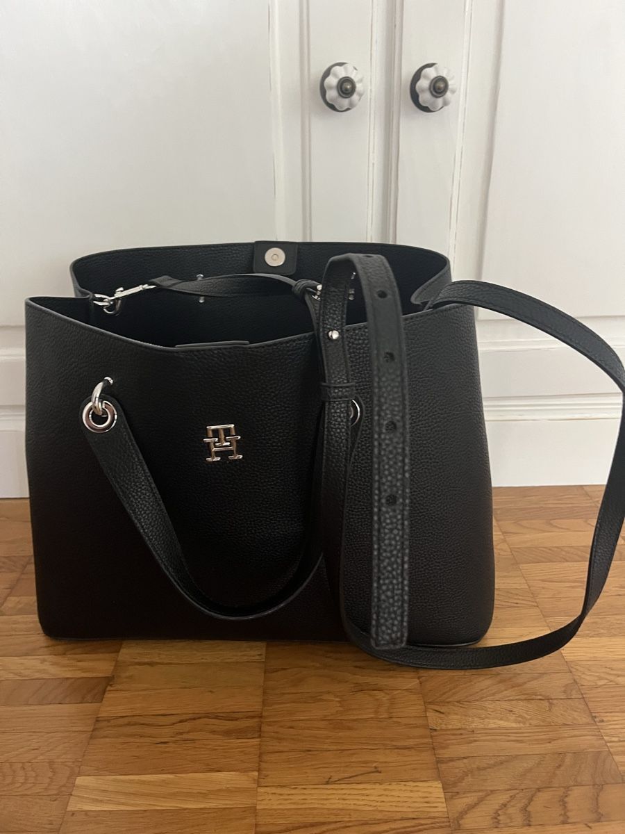 Tommy Hilfiger Taschen für Damen: Umhängetasche Tommy Hilfiger NEU – Neu und originalverpackt aus Uznach von le-ma-di- 1