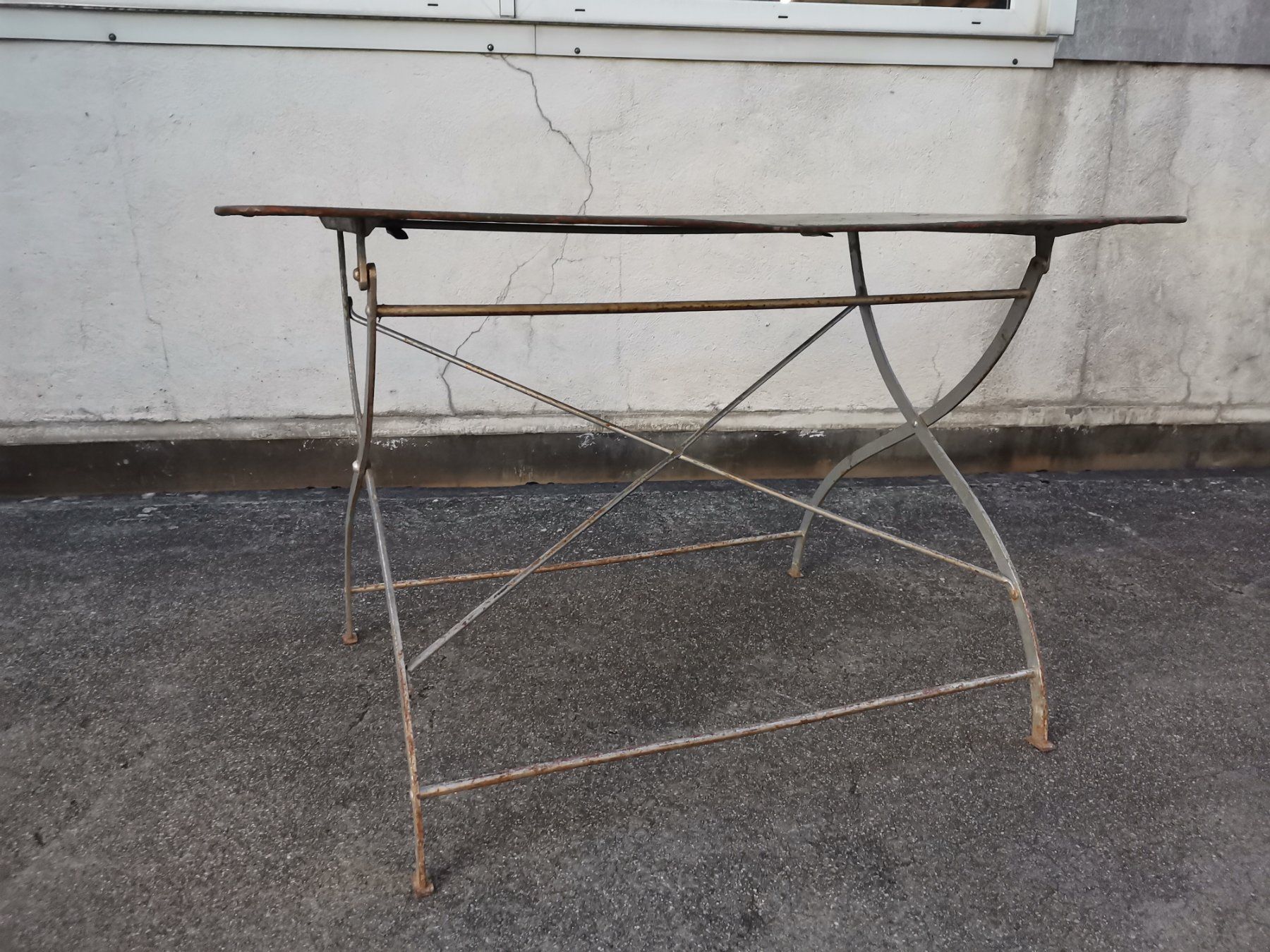 Tische: Antiker Gartentisch, Antiker Tisch, Vintage Gartentisch – Gebraucht aus Wiedlisbach von materialkreislauf 1