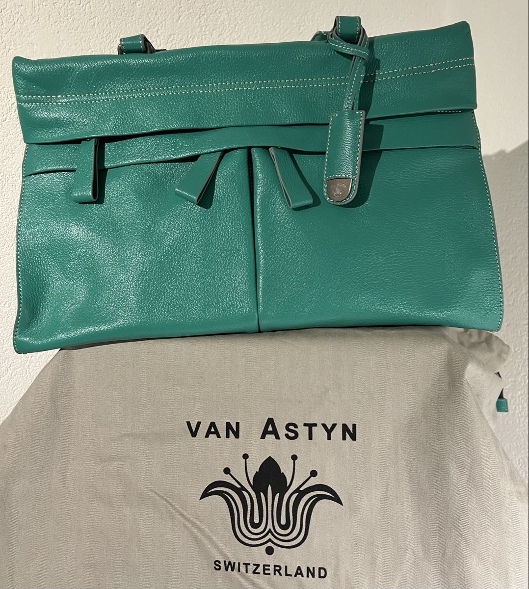 Van Astyn Borse da donna: Sac à main vert en cuir Van Astyn – Nuovo e nell'imballaggio originale da St-Pierre-Clages venduto da ste_xk6p 2