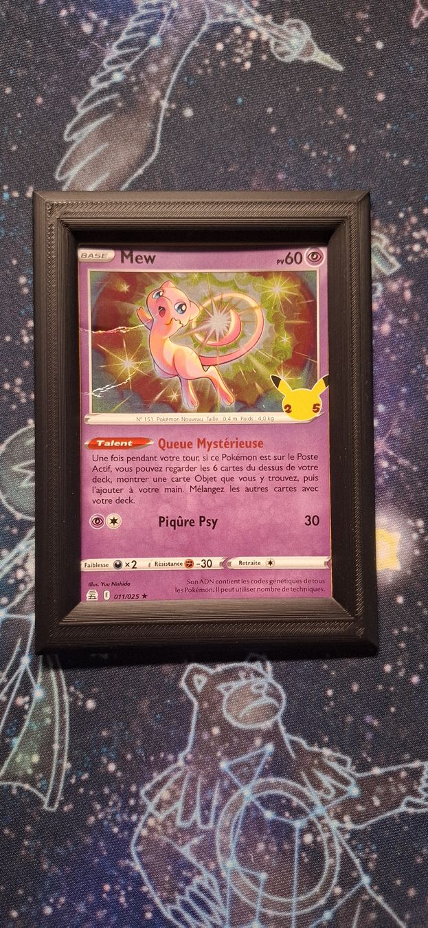Pokémon Carte collezionabili: Mew Célébration 25th Stamp - 011/025 FR – Usato da Petit-Lancy venduto da Kara_TCG