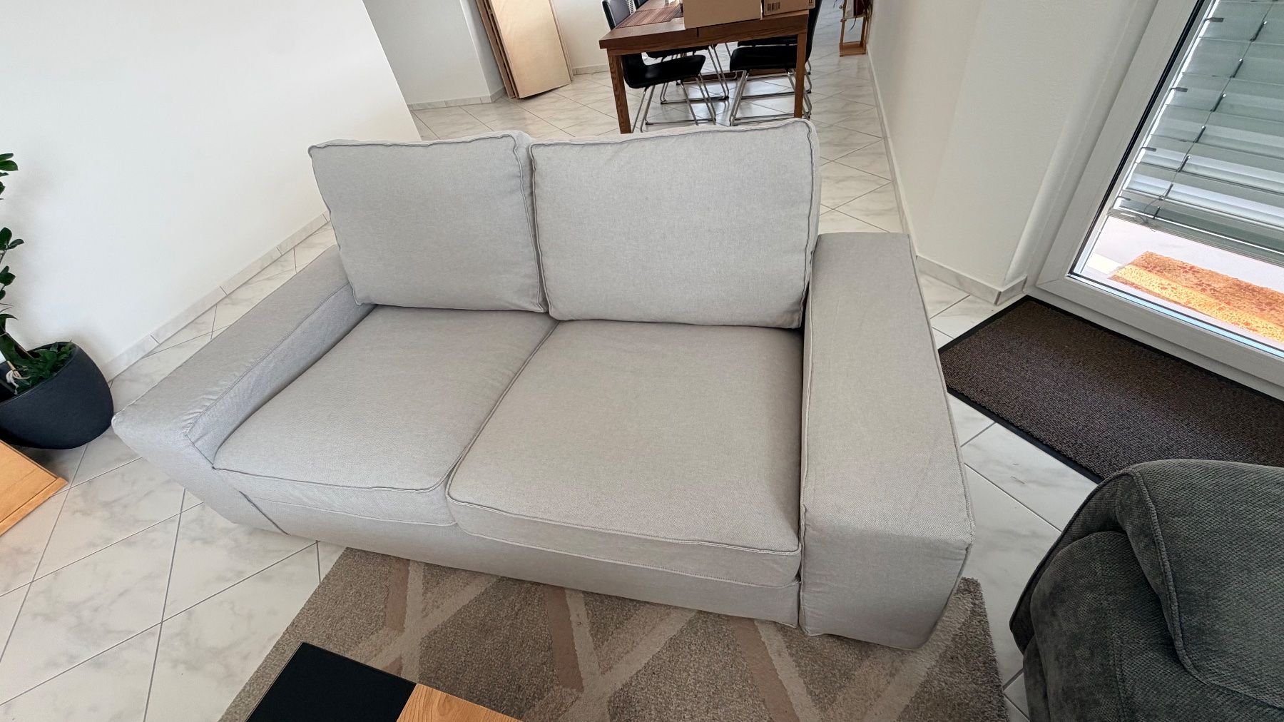 Ikea Sofas: Sofa KIVIK IKEA 2-Sitzer hellgrau guter Zustand – Gebraucht aus Zürich von rev_7dgl