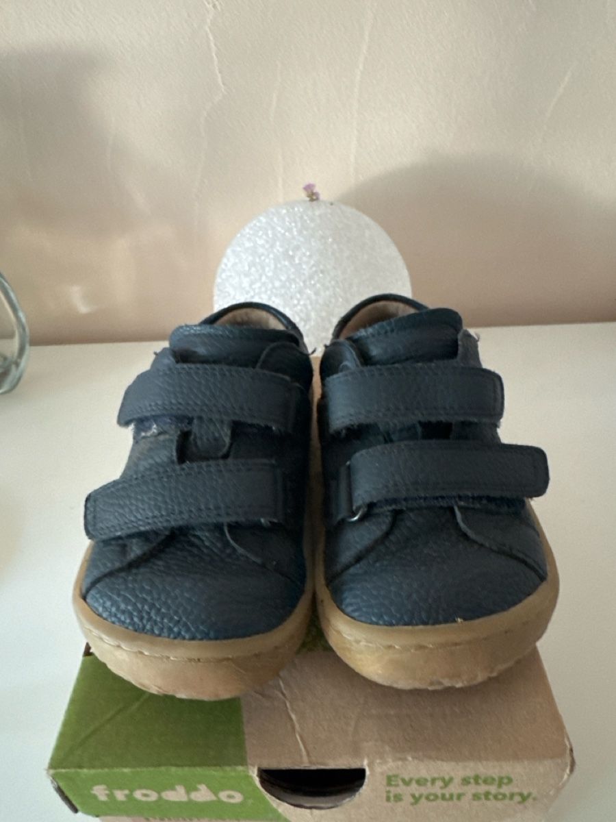 Froddo Chaussures garçon: Froddo barefoot shoes in size 25 – D'occasion à Bever par tut_tmz9