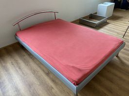 Komplettes Bett