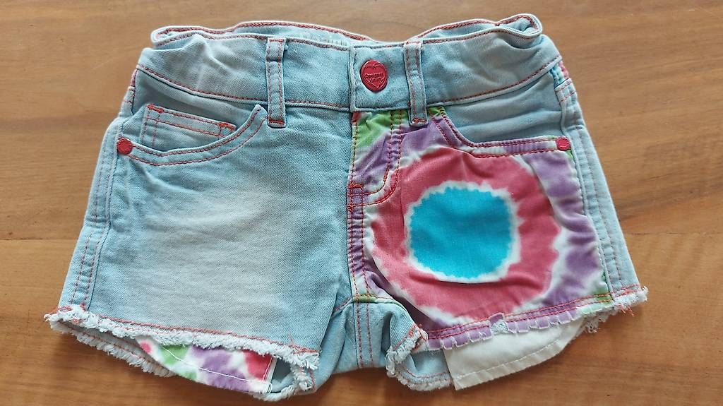 Pantaloni: Desigual Shorts Gr. 104 / 4 jährig – Usato da Rotkreuz venduto da MASI17