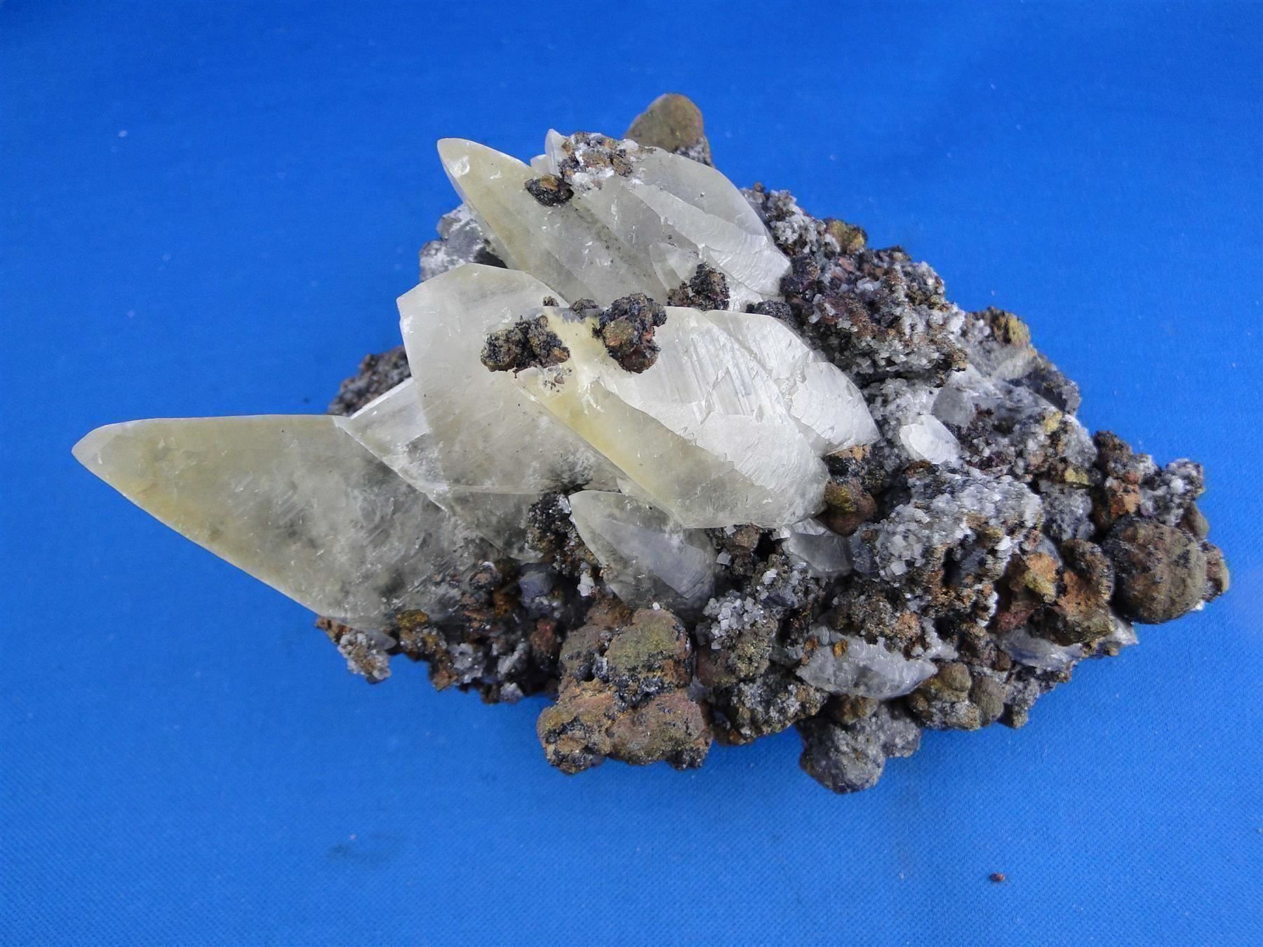 Minerali & Pietre curative: Calcit mit Chalkopyrit und Galena – Usato da Schinznach Bad venduto da Demerald 9