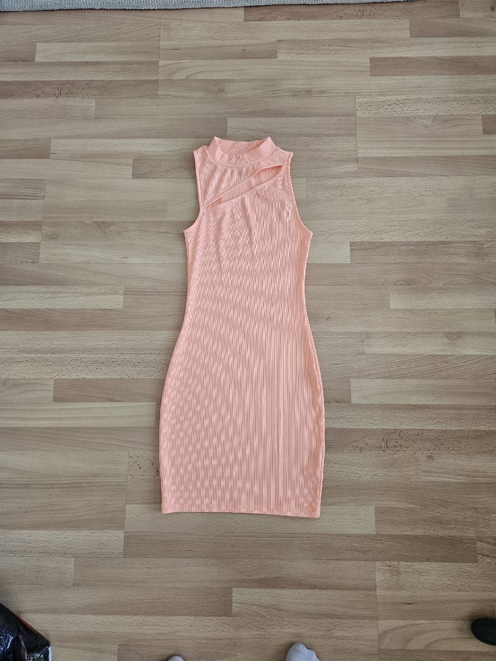 H&M Vestiti: Leuchtend oranges Kleid mit Cutout – Usato da Thun venduto da bia_crh9