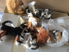 Konvolut Felltiere Katzen Hunde diverse Figuren Set