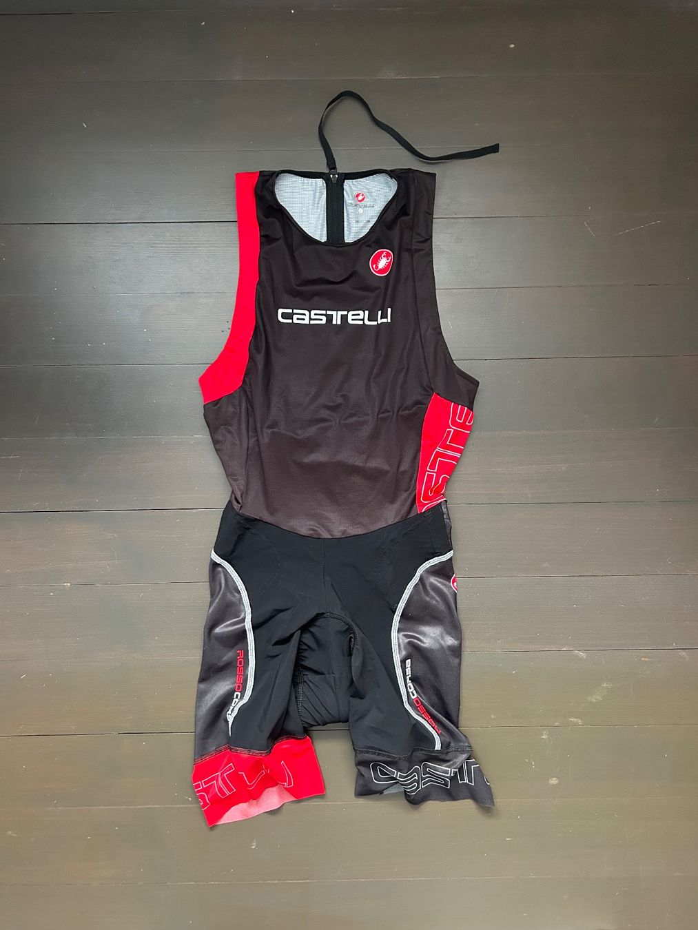 Castelli Canottiere & Pantaloni: Castelli combi triathlon homme – Usato da Bern venduto da CarolineSey