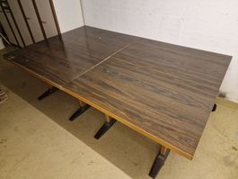 4 robuste Holz-Arbeitstische / Dinertische
