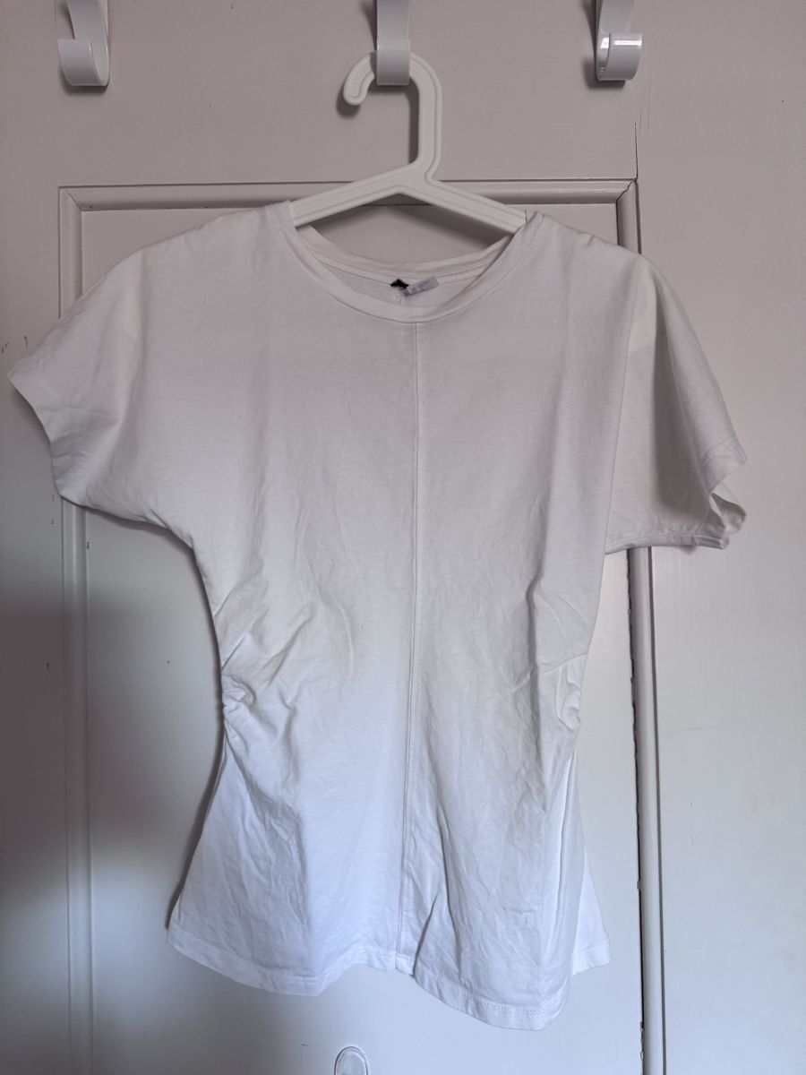 H&M T-shirt: Weisses Tshirt tailliert – Usato da Trimbach venduto da zoraaurelia