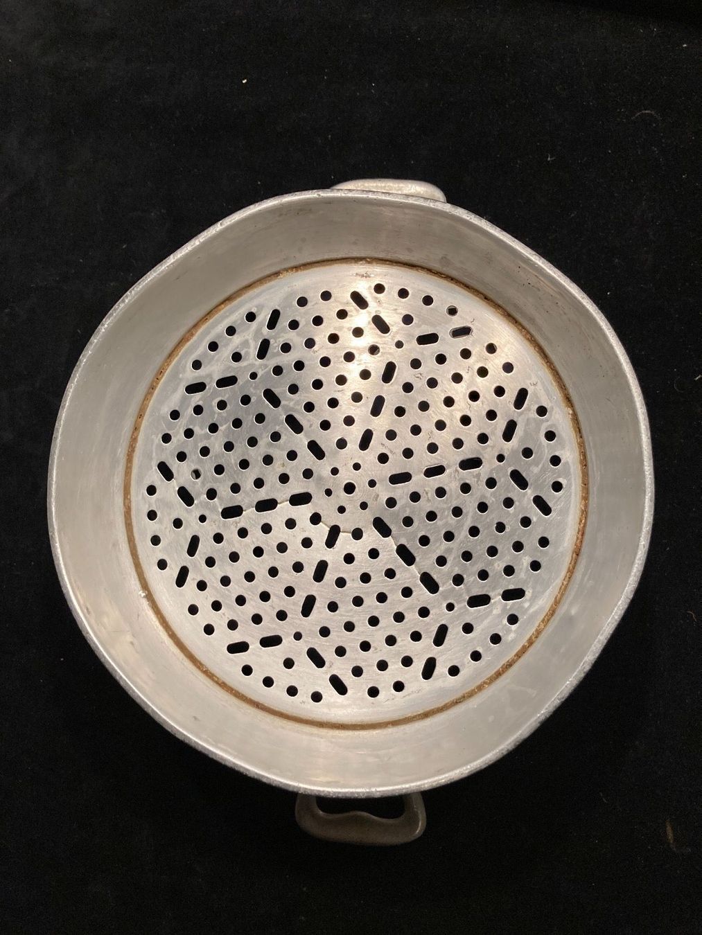 Elettrodomestici da cucina: Altes Löcher-Becken aus Alu – Usato da Zürich venduto da Chaeffeler 2