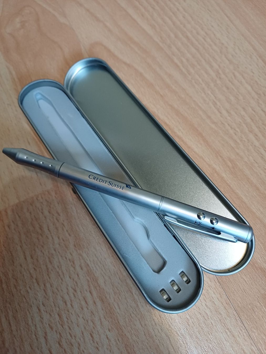 Penna & Evidenziatori: Credit-Suisse Presenter mit Laser und Touchpen – Usato da Erlenbach ZH venduto da usefull2