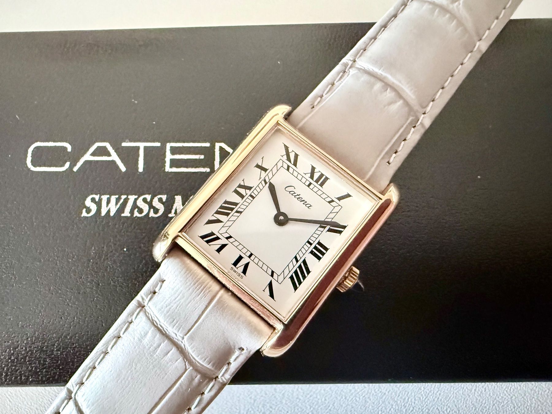 Orologi: CATENA "Tank" type, MEDIUM, Plaqué or, Mechanical, Swiss – Nuovo e nell'imballaggio originale da Le Mont-sur-Lausanne venduto da LycaGallery 8