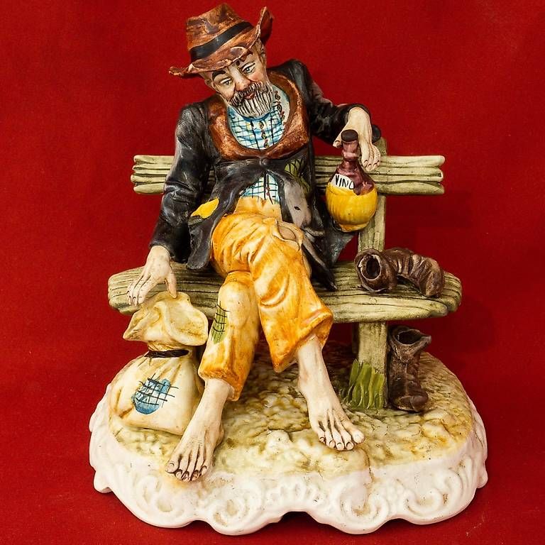 Statuette: Capodimonte Figur Mann mit Wein – Usato da Ascona venduto da ArtRomantica 2