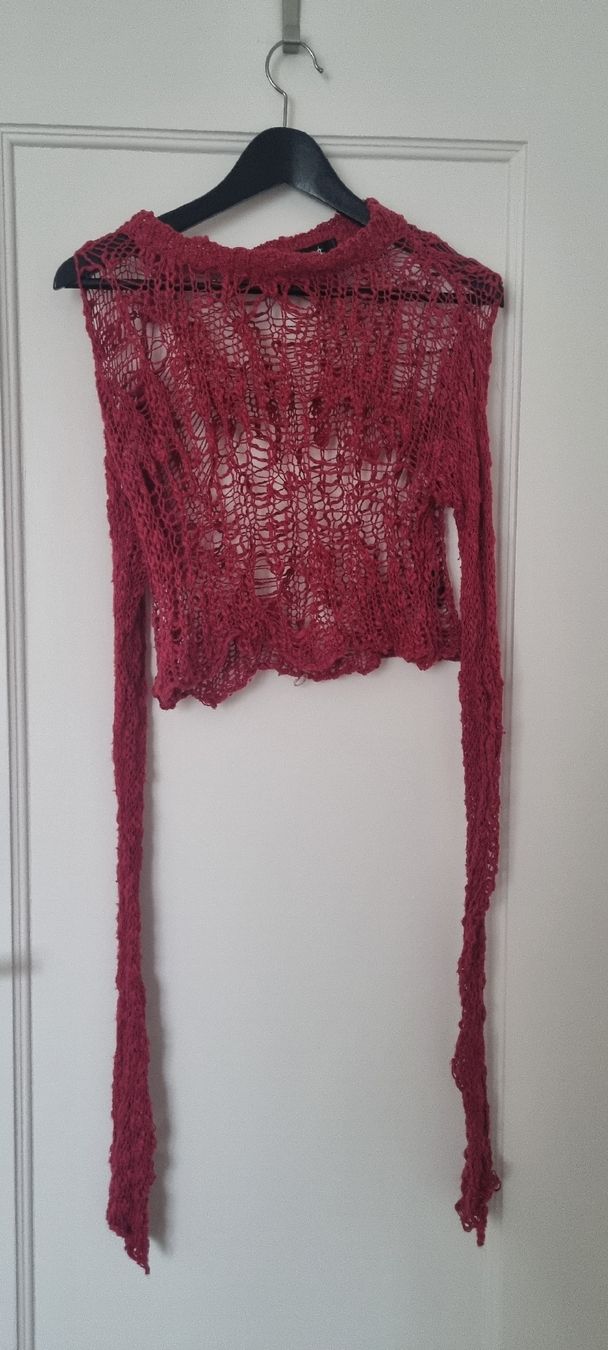 Top: Gestricktes Top in Dunkelrot – Nuovo (secondo la descrizione) da Zürich venduto da pgpgpgpg