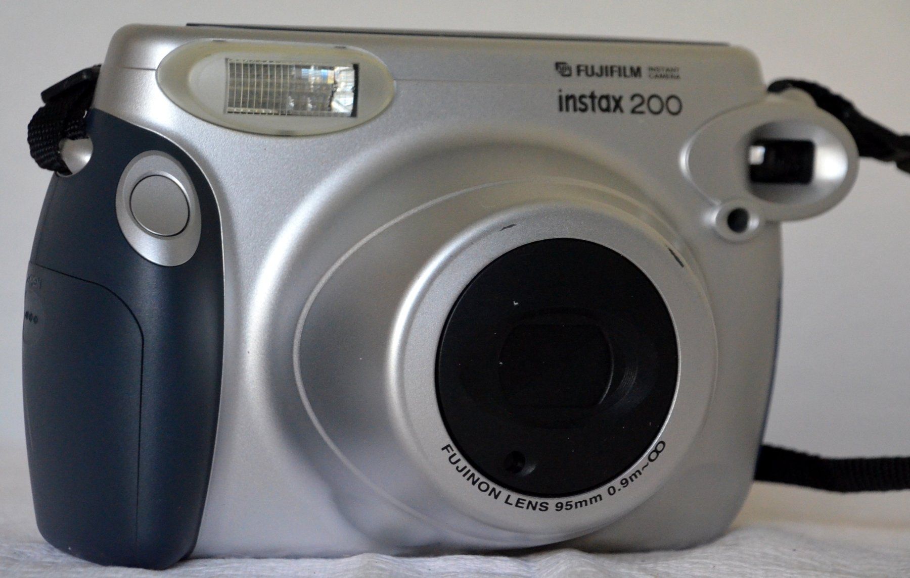 Fujifilm Kamera: Sofortbildkamera Fujifilm Instax 200 instantané – Defekt aus Collonges von arashee 2