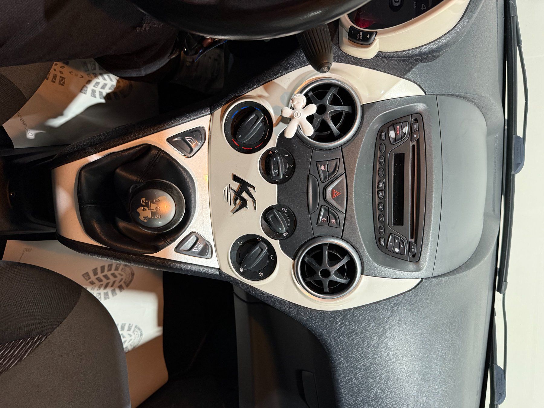 Ford Automobili: FORD KA 1.25 Titanium – Usato da Widnau venduto da clique17 9