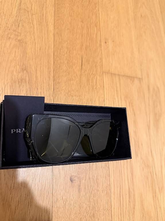 Occhiali & Lenti: Prada Sonnenbrille PR 19ZS black used – Usato da Aesch BL venduto da ack_x8zg