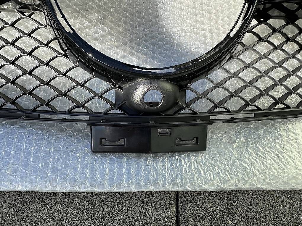 Tutti pezzi di ricambio auto: GLE AMG Kühlergrill  – Usato da Knonau venduto da Piere6 3