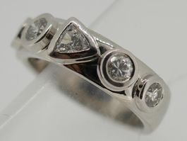 Ring 6 Brillanten 18 kt 8,3 gr
