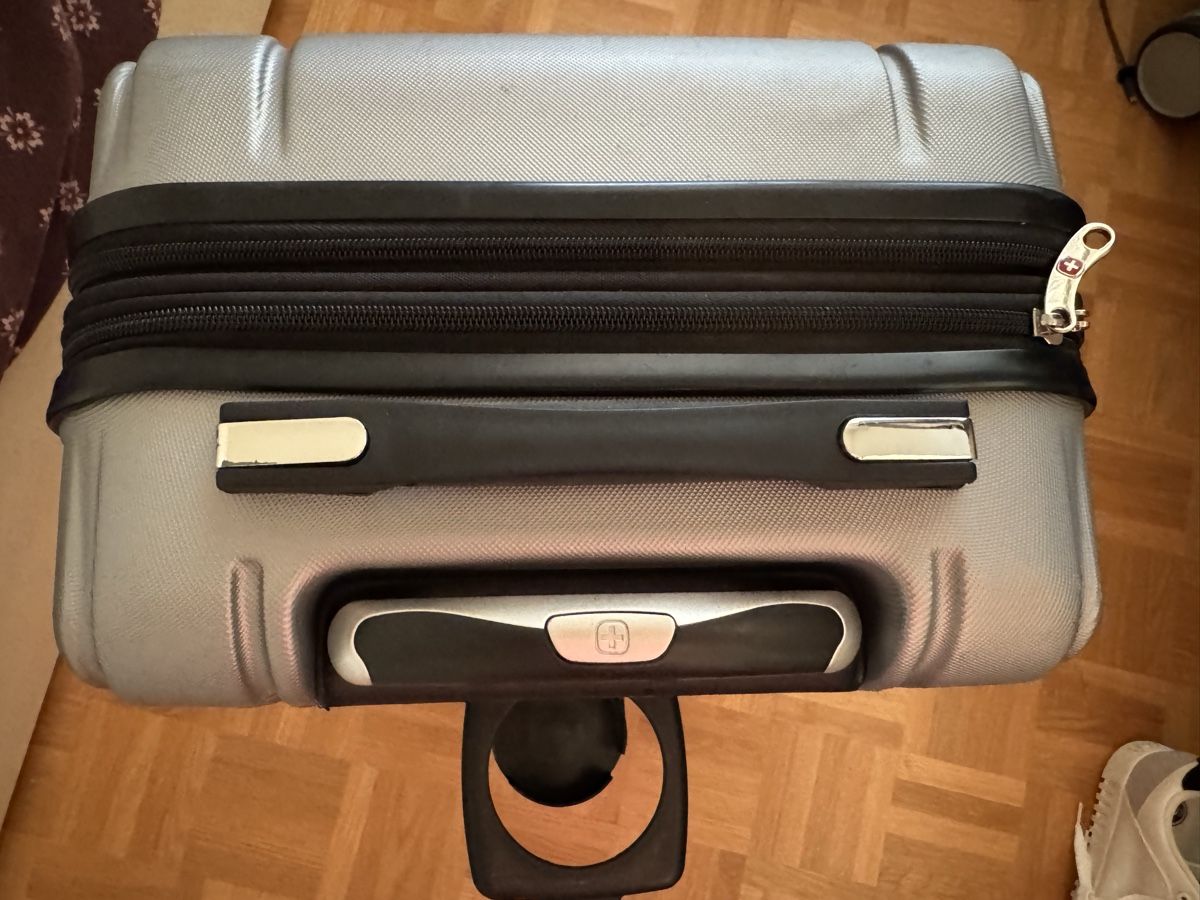 Altro in Aeronautica: Silver Suitcase with TSA Lock – Difettoso da Thalwil venduto da Maricortin 5