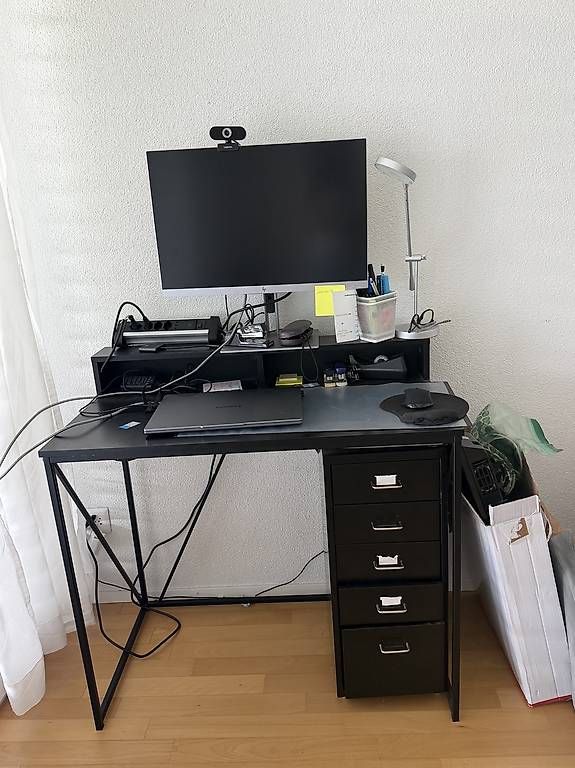 Bureaux: Schwarzer Schreibtisch mit Schubladen – D'occasion à Zufikon par gabiotini 1