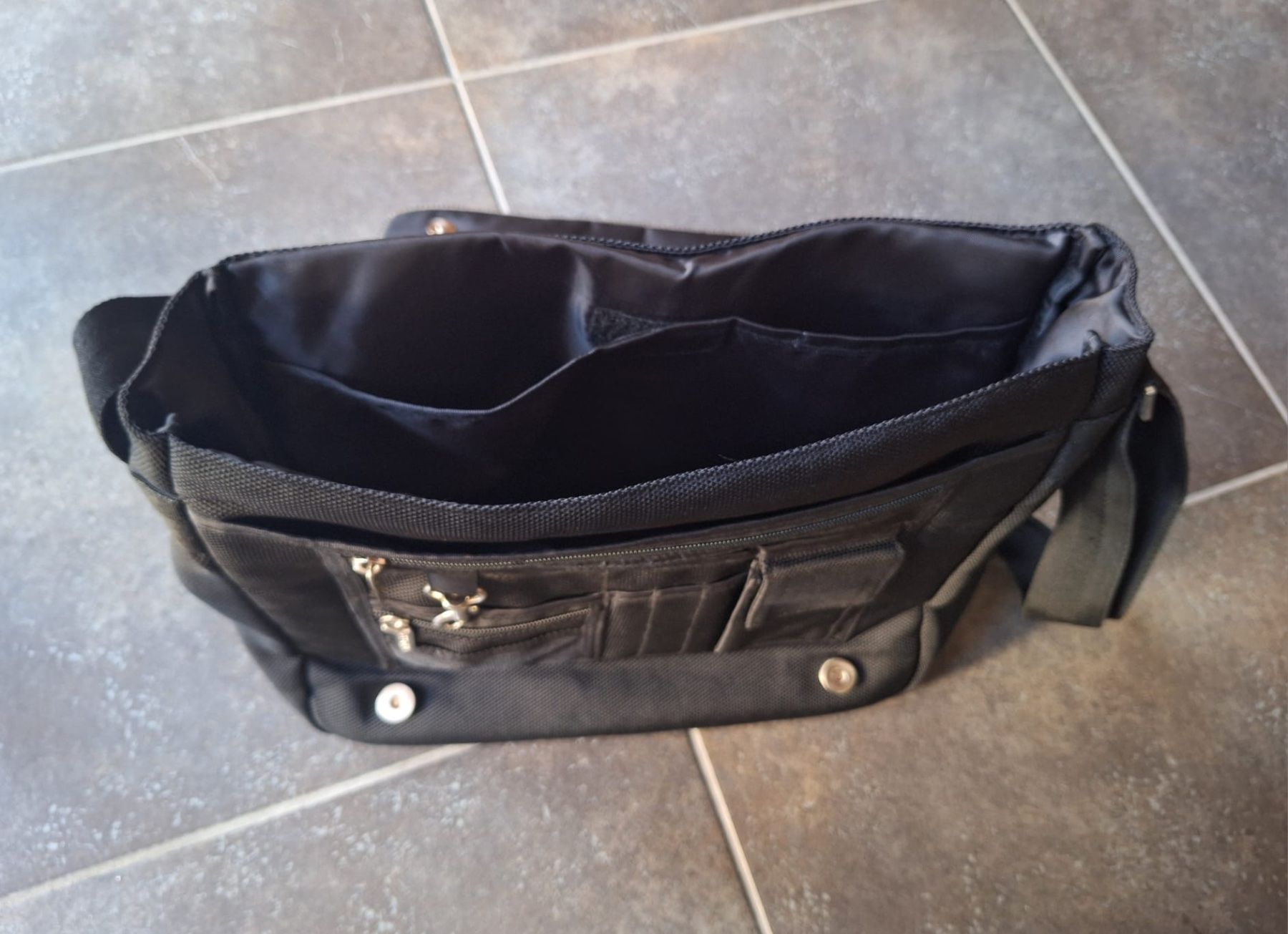 Navyboot Taschen: Umhängetasche schwar Navyboot – Neu (gemäss Beschreibung) aus Wangen ZH von MarianneMunz 3